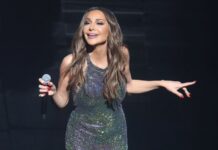 Δέσποινα Βανδή: Casual chic εμφάνιση με statement τσάντα 11.300€