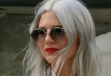 Ξεχάστε τη βαφή: Η νέα κομψή τάση για φυσικά γκρίζα μαλλιά