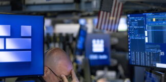 Wall Street σε πτώση: Τεχνολογικές μετοχές πιέζονται από φόβους για "φούσκα"