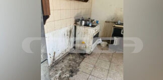 Άγιοι Ανάργυροι: Με μούχλα, σκουπίδια και μπάζα ζούσαν τα τρία παιδιά – Γύριζαν γυμνά στους δρόμους