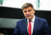 Φαραντούρης: «Εστιάζουμε στα προβλήματα, όχι στον ΣΥΡΙΖΑ – Διατηρώ τις αρχές μου»
