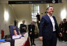 «Ψίθυροι» Πολιτικής: Αντιπαραθέσεις και «Μαύρα Πρόβατα» της Επικαιρότητας