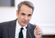 Σύσκεψη υπό Μητσοτάκη για την αντιπυρική: Πάνω από 18.500 πυροσβέστες και 4.000 οχήματα στη μάχη για τις πυρκαγιές – 100 βάσεις drones και περισσότερα από 80 εναέρια μέσα πυρόσβεσης