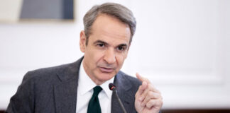 Σύσκεψη υπό Μητσοτάκη για την αντιπυρική: Πάνω από 18.500 πυροσβέστες και 4.000 οχήματα στη μάχη για τις πυρκαγιές – 100 βάσεις drones και περισσότερα από 80 εναέρια μέσα πυρόσβεσης
