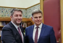Νικόλας Φαραντούρης εντάσσεται στο ΠΑΣΟΚ: Το ανακοίνωσε ο Νίκος Ανδρουλάκης