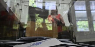 Δημοσκόπηση: Ν.Δ. 32,2%, ΠΑΣΟΚ δεύτερο, Πλεύση Ελευθερίας πέφτει