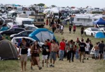Γαλλία: 20.000 άτομα σε παράνομο ρέιβ σε πεδίο βολής – Κίνδυνος από παλιά πυρομαχικά