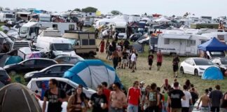 Γαλλία: 20.000 άτομα σε παράνομο ρέιβ σε πεδίο βολής – Κίνδυνος από παλιά πυρομαχικά
