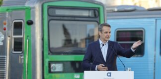 Μητσοτάκης: 1.076 νέα οχήματα και προσλήψεις για την αναβάθμιση των συγκοινωνιών