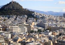 Ακίνητα: Υπερβολικές Τιμές «Τιμωρούνται» – Η Αγορά Απαντά με Αργές Πωλήσεις