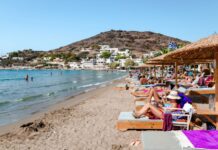 Το ελληνικό νησί που βάζει τέλος στο «χρυσάφι» για τις ξαπλώστρες – Δωρεάν ομπρέλες για όλους στις παραλίες -kalimera-ellada.gr