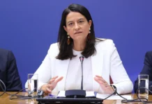 Κεραμέως για Τσίπρα: «Άλλαξε ο Μανωλιός, έβαλε τα ρούχα του αλλιώς» – Σχόλια για νέο κόμμα