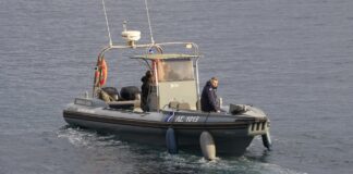 Σάμος: Εντυπωσιακή καταδίωξη ταχύπλοου, συνελήφθη διακινητής, διασώθηκαν 14 μετανάστες