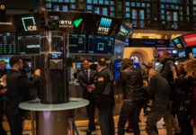Dow Σπάει Ρεκόρ: 51.000 μονάδες, τριπλή ανοδική πορεία με αισιοδοξία