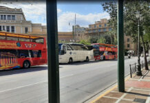 Αθήνα: Χάος στους δρόμους με τουριστικά λεωφορεία – Ραγδαίες οι παρεμβάσεις