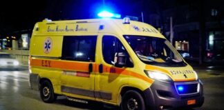 Σοβαρό τροχαίο στο Κερατσίνι: Μηχανάκι παρέσυρε 15χρονη – Επείγει η υγεία της