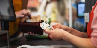 Πληθωρισμός: Στο 5,2% τον Μάιο – «Φωτιά» σε τρόφιμα, ενέργεια & υπηρεσίες