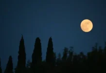 Το Φεγγάρι της Φράουλας: Η Εντυπωσιακή Πανσέληνος του Ιουνίου Πλησιάζει