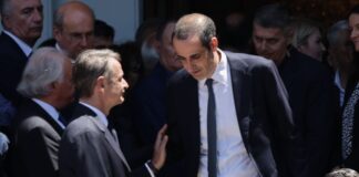 Μητσοτάκης-Δημητριάδης: Στο περιθώριο κηδείας, συζητήσεις για «πατ-πατ»;