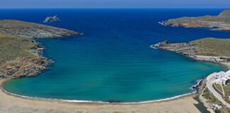 Κολυμπήθρα Τήνου: Η Παραλία «Δύο Όψεων» για Όλους!