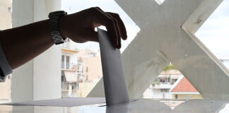 Δημοσκόπηση: "Ηλεκτρισμός" στην πολιτική σκηνή – Υποχωρεί η ΝΔ, ανεβαίνει η ΕΛΑΣ, σॅηματισμένοι ψηφοφόροι "ξυπνούν"