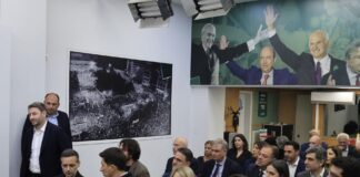 ΠΑΣΟΚ: Έκτακτη συνεδρίαση Πολιτικού Συμβουλίου – Πιέσεις και ανησυχία