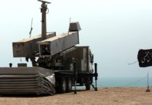 Ιράν: Βομβαρδισμοί σε βάσεις ΗΠΑ σε Μπαχρέιν & Κουβέιτ – Απειλή για το Στενό του Ορμούζ