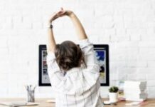 Καθιστική Εργασία: 7 Απλές Κινήσεις για να Προστατεύσετε το Σώμα σας