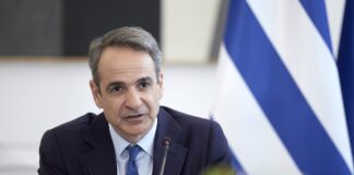 Πολιτικό "παρών" στην Κοζάνη: Μητσοτάκης & Ανδρουλάκης στην κηδεία της Βάγιας Νέστορα