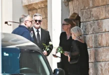 Η Ελλάδα αποχαιρετά τον Λορέντζο Καριέρε: Συγκίνηση και Στεφάνια στον Ιερό Ναό
