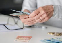 Σύνταξη Χηρείας: Τέλος οι περικοπές μετά την τριετία – Στη Βουλή η ρύθμιση