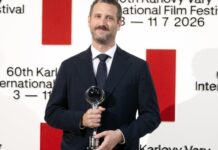 Διάκριση στην Τσεχία: Έλληνας σκηνοθέτης κερδίζει βραβείο στο Κάρλοβι Βάρι