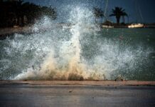 Κρήτη: Ανεξέλεγκτες Πυρκαγιές – Θυελλώδεις Άνεμοι Δυσκολεύουν την Κατάσβεση
