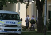 Νότια Αφρική: Συλλήφθηκε ύποπτος για τριπλή δολοφονία στη Βρετανία