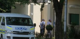 Νότια Αφρική: Συλλήφθηκε ύποπτος για τριπλή δολοφονία στη Βρετανία
