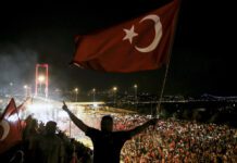 Τουρκία: 10 χρόνια μετά το πραξικόπημα, η "νέα Τουρκία" του Ερντογάν και τα αναπάντητα ερωτήματα