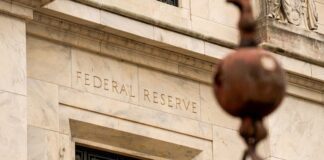 Fed: «Δεν έχουμε τελειώσει» με τα επιτόκια αν επιμένει ο πληθωρισμός