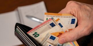 Συντάξεις: Έρχονται αυξήσεις για τις χαμηλότερες – Ποια μέτρα ανακούφισης εξετάζονται