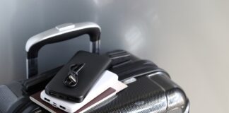 Power Bank στο Αεροπλάνο: Ο Κίνδυνος και οι Κανόνες για Ασφαλείς Ταξιδιωτικές Εμπειρίες