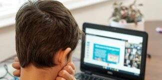 Αλγόριθμοι: Το αόρατο χέρι που διαμορφώνει την ψηφιακή ζωή των παιδιών