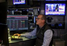 Wall Street: Πληθωρισμός δίνει ελπίδα, Γεωπολιτική βαραίνει την ψυχολογία