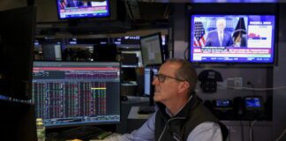 Wall Street: Πληθωρισμός δίνει ελπίδα, Γεωπολιτική βαραίνει την ψυχολογία
