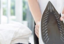 Καθαρισμός Σίδερου: Ο ιδανικός τρόπος χωρίς χημικά & ξεβούλωμα οπών