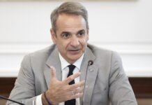 Μητσοτάκης: "Μόνιμος κάτοικος της κορυφής ο Τεντόγλου, προχώρα μπροστά!"