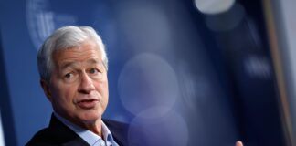 Προειδοποίηση Ντάιμον: Φόροι στις τράπεζες διώχνουν επενδύσεις και θέσεις εργασίας