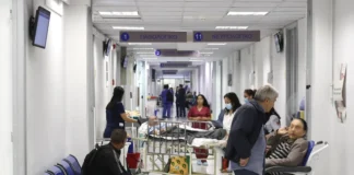 Παράδοξο στο ΕΣΥ: Πολλοί γιατροί, ελάχιστοι νοσηλευτές – Έλλειψη σχεδιασμού