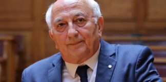 Όπου ακούς πολλά κεράσια, κράτα μικρό καλάθι