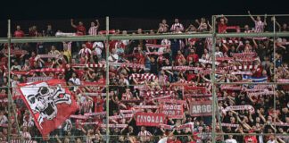 Ολυμπιακός: Έκρηξη πάθους οπαδών στην Τρίπολη – Ατμόσφαιρα ντέρμπι (φωτό)