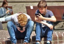 Γαλλία: Αντισυνταγματική η απαγόρευση social media για ανηλίκους