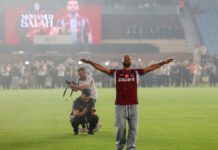 Σαλάχ: Αποθέωση από 25.000 οπαδούς της Τραμπζονσπόρ στο «Papara Park»